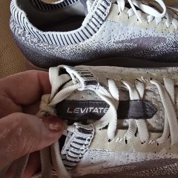 Brooks Women's Gradient Running Shoes - Picture 4 of 6